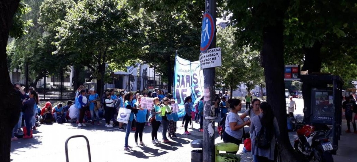 Protesta de Barrios de Pie en Carrefour La Plata: "NO a los aumentos, Sí al control de precios"