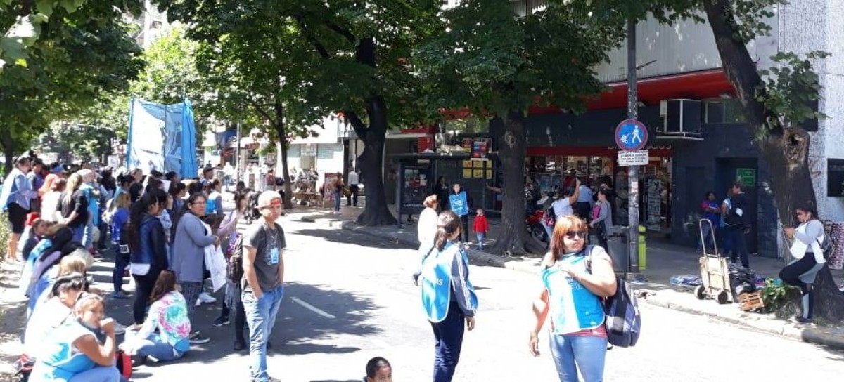 Protesta de Barrios de Pie en Carrefour La Plata: "NO a los aumentos, Sí al control de precios"