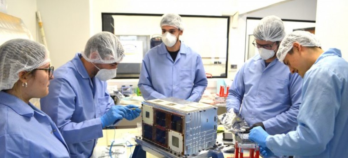De La Plata a la NASA: llegó a EEUU el satélite que sobrevolará la Luna
