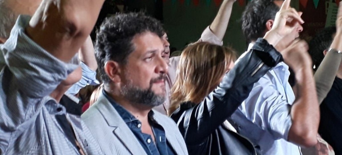 Elecciones 2019: Ex juez platense inaugura su Unidad Básica con el apoyo de "la estatua peronista"
