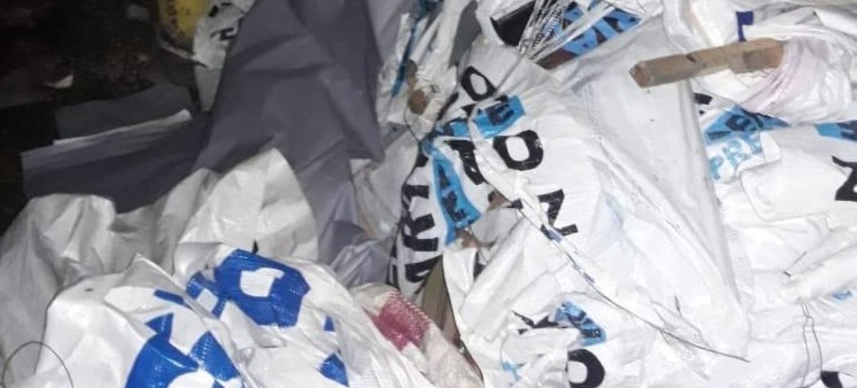 Preocupación en La Plata por el secuestro de carteles de propaganda política de opositores