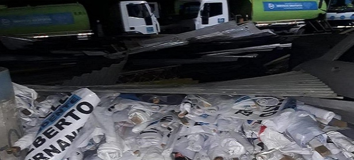 Preocupación en La Plata por el secuestro de carteles de propaganda política de opositores