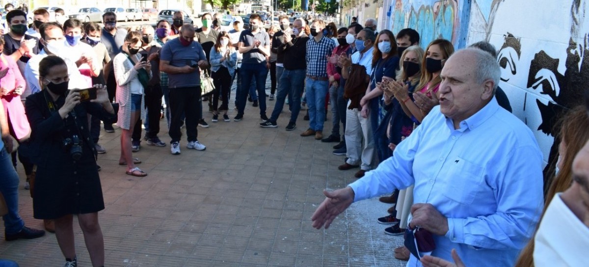 El peronismo de La Plata homenajeó a Kirchner con el lema "Néstor es Unidad"