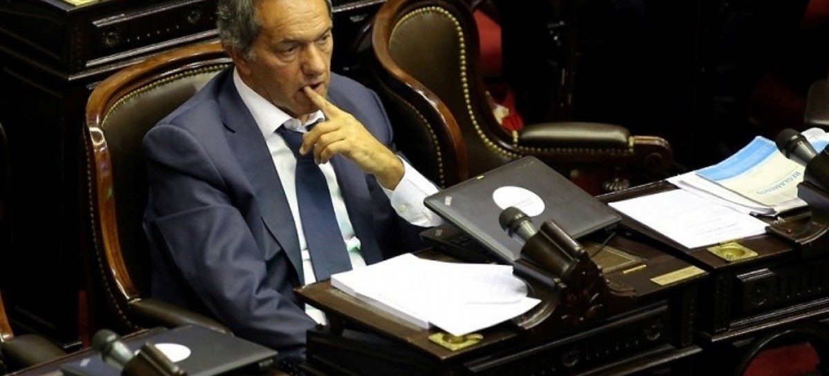 Siguen investigando a Scioli por los viajes que hizo mientras era gobernador