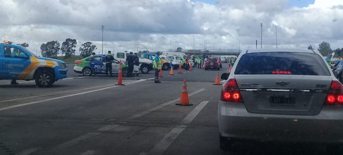 Peaje Hudson de la Autopista La Plata-Bs As: controlan la temperatura a quienes conducen vehículos