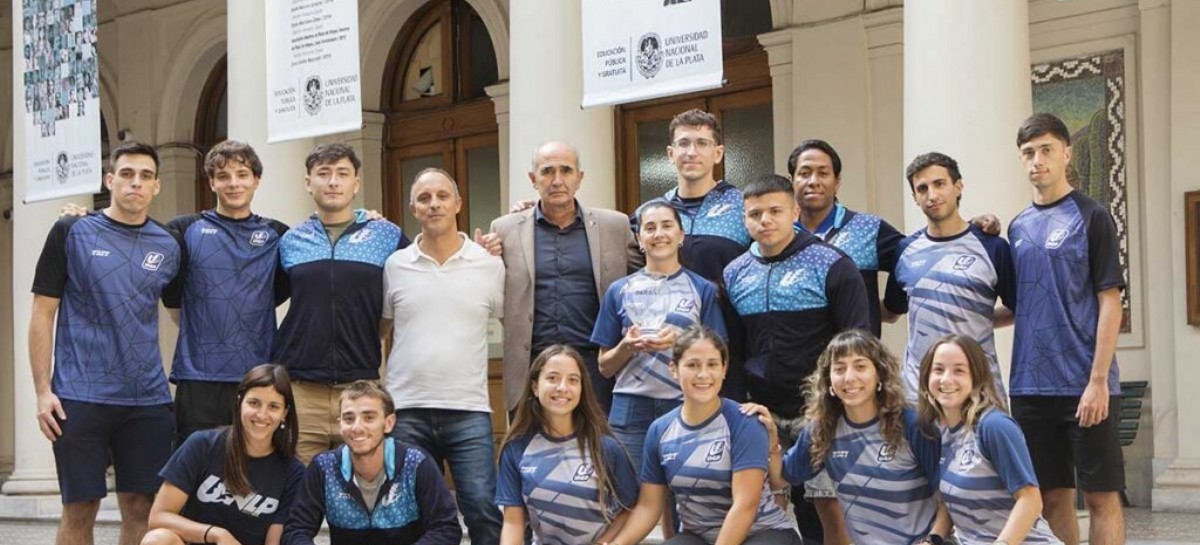 Los campeones de los Juegos Universitarios de Playa visitaron el Rectorado