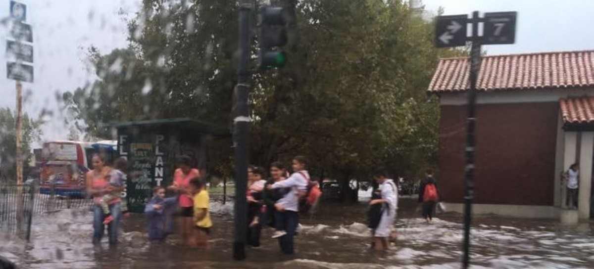 El clásico de La Plata: Lluvia + Granizo = Inundación