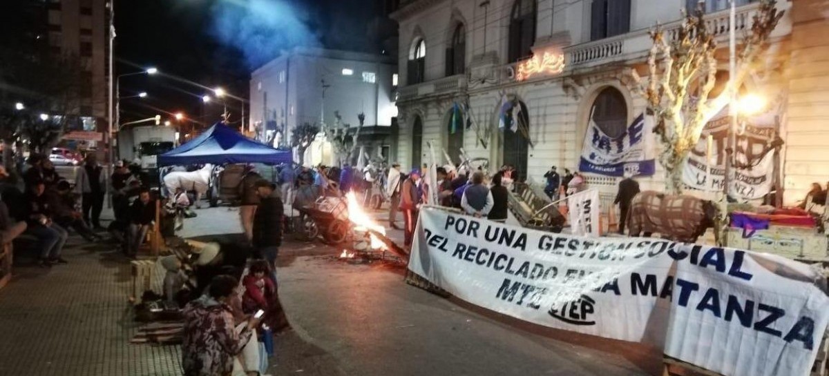 En La Matanza gobernada por Verónica Magario también hubo un acampe frente al Palacio Municipal