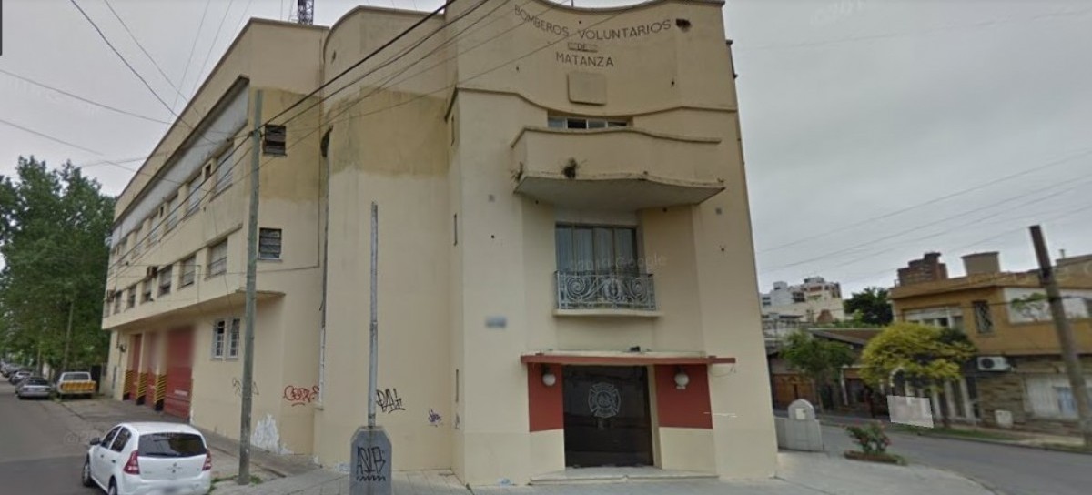 Nadie les apaga el incendio económico a los Bomberos de La Matanza: pusieron en venta el edificio