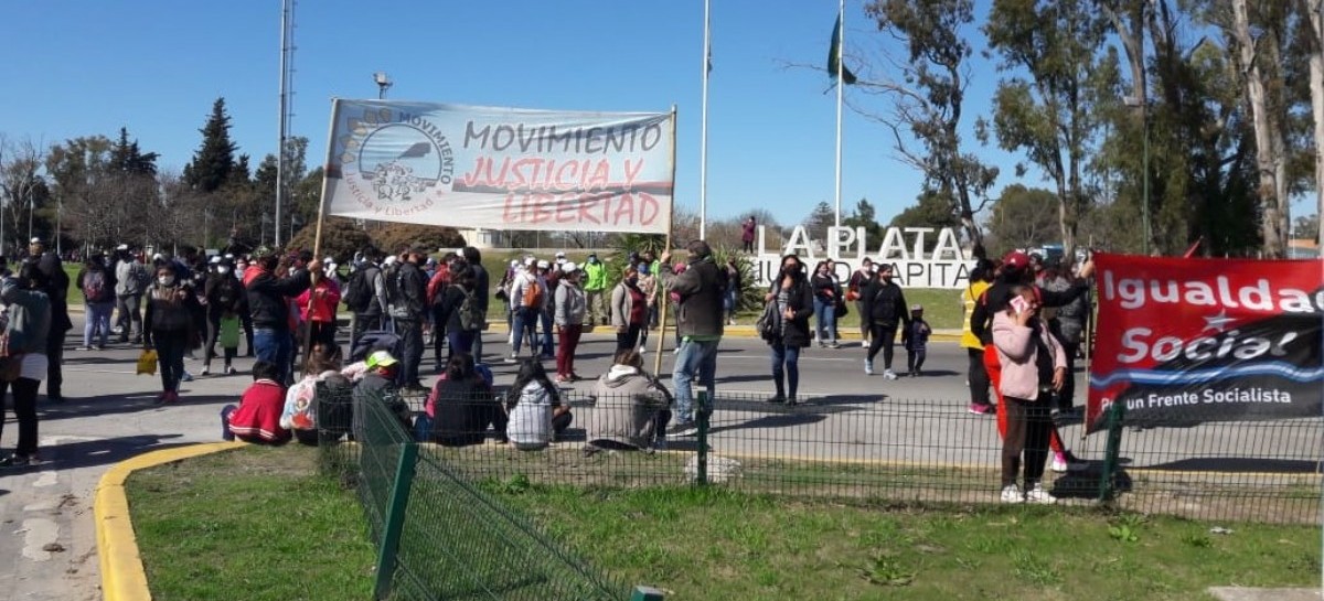 Cooperativistas platenses cortaron la Autopista La Plata-Buenos Aires por reclamos salariales