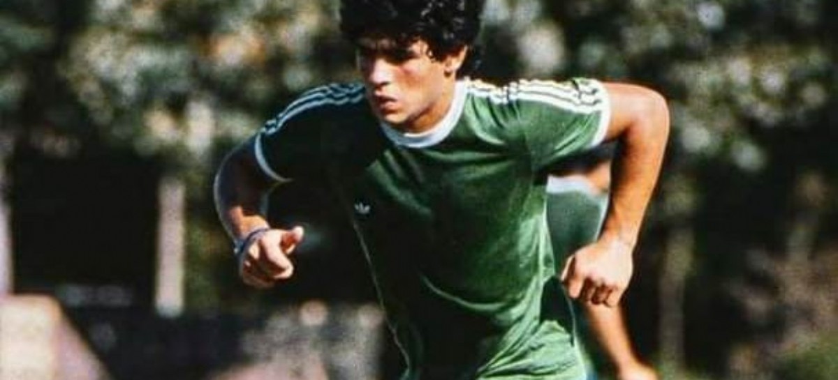 Junín: con camiseta del club, los hinchas de Sarmiento recordaron el Gol del Siglo de Diego Maradona