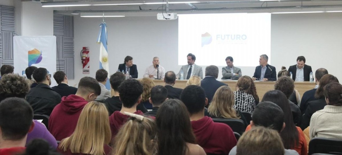 La UCR de La Plata presentó el Centro de Estudios Futuro para impulsar una usina de ideas