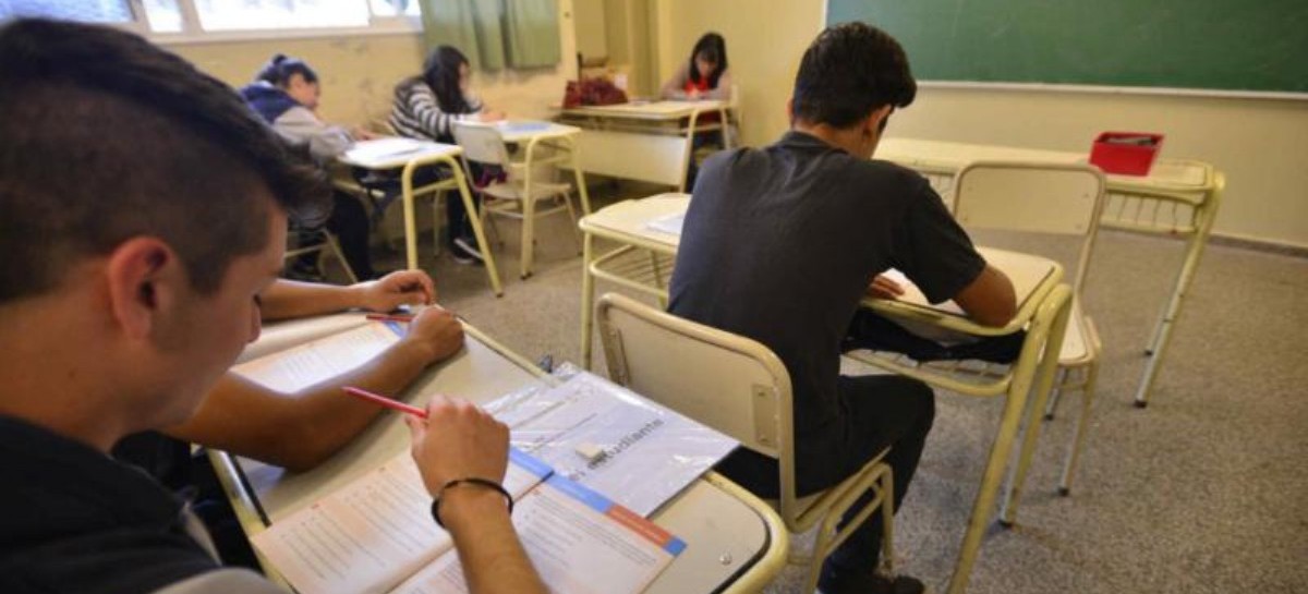 Pasar de año en los colegios secundarios bonaerenses no solo será muy fácil: casi un trámite