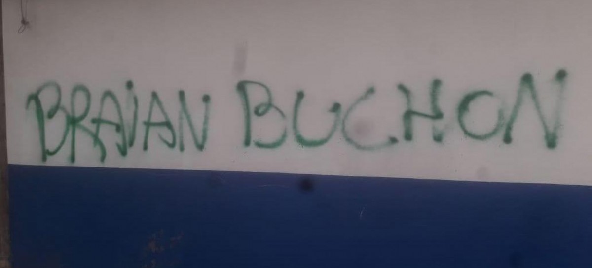 Pintadas intimidantes y "llamados a empresas desde la Intervención" suman tensión en UOCRA La Plata