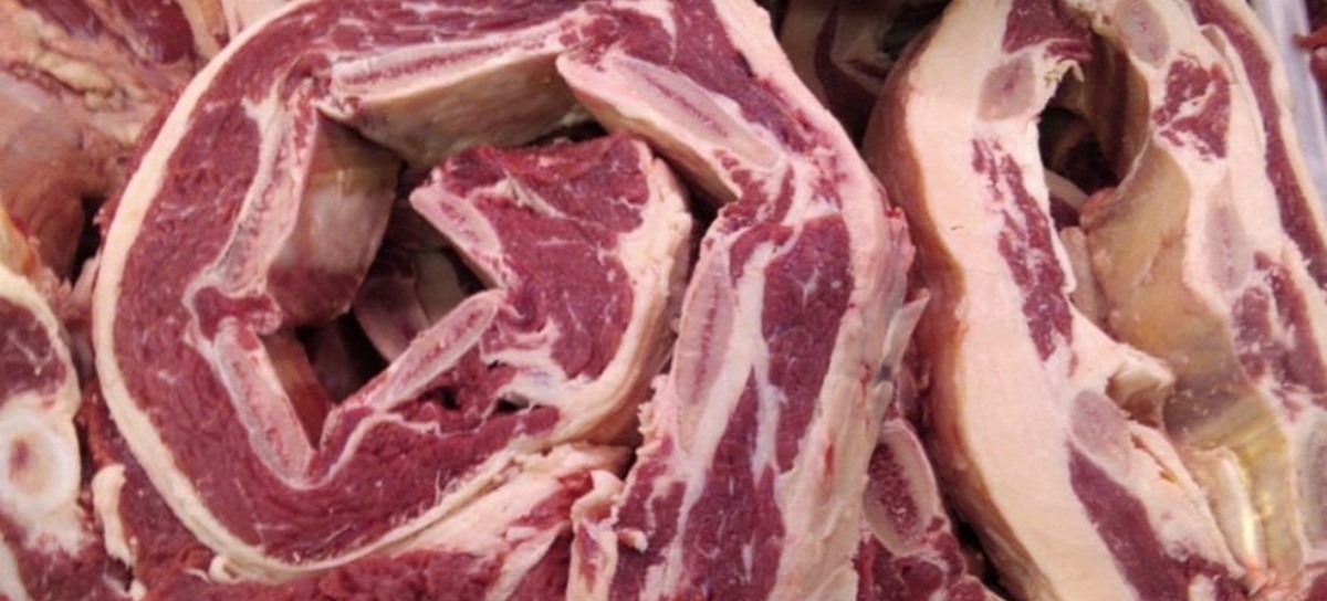 Un intendente bonaerense prometió llevar el kilo de asado a 399 pesos