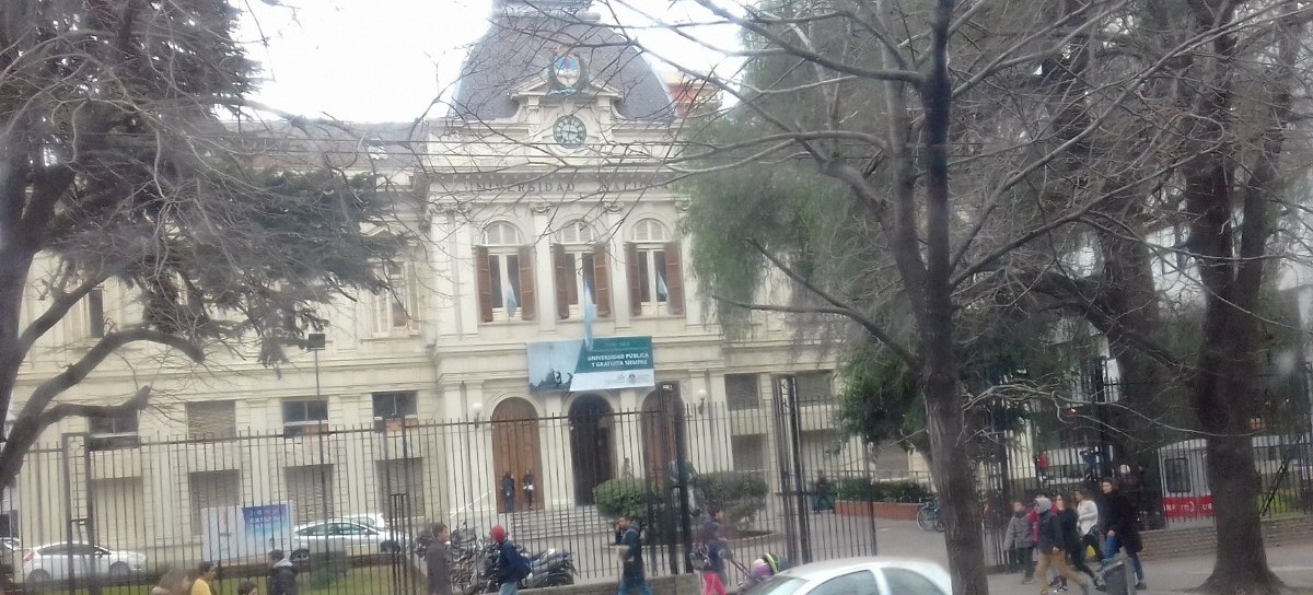 Por haber recibido el Doctorado Honoris Causa, el último adiós a "Chicha" Mariani es en la UNLP