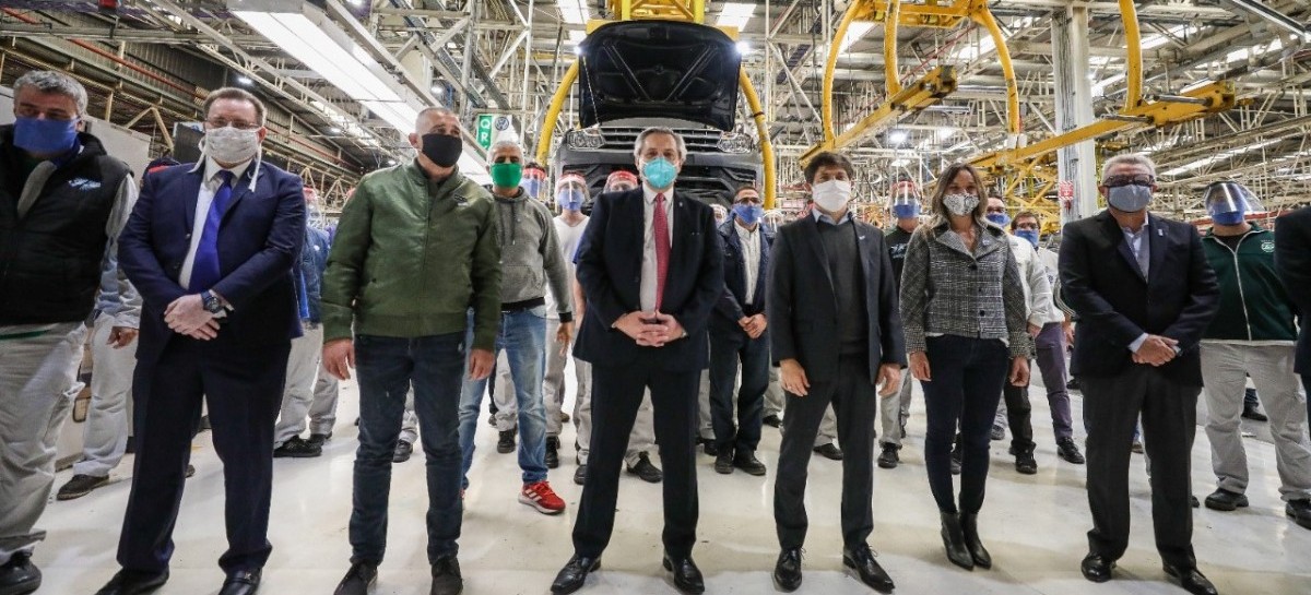 Tigre: el presidente Fernández visitó la planta de Volkswagen, que esta semana retomó su producción