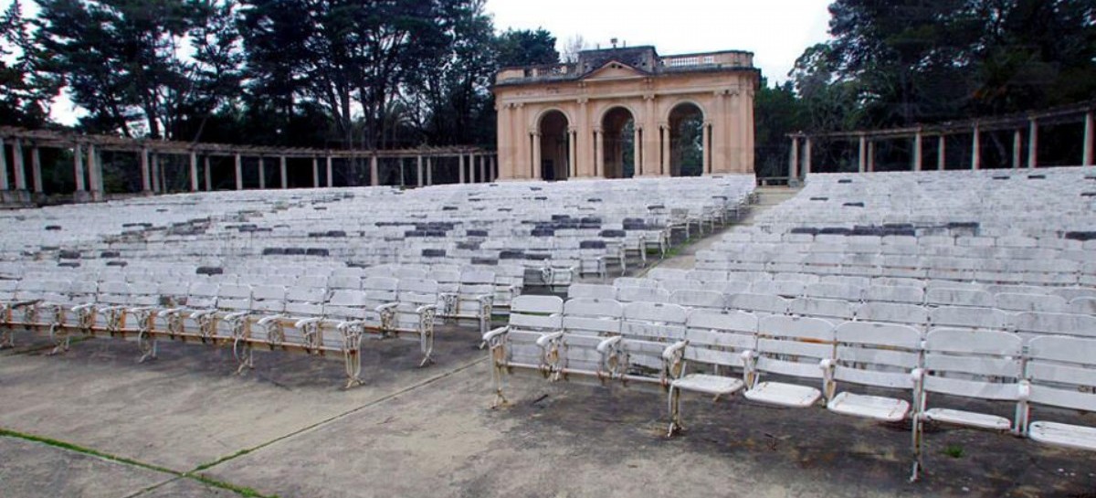 Por "Improcedente": rechazo del Gobierno de Kicillof a la pretensión de Garro por el Teatro del Lago