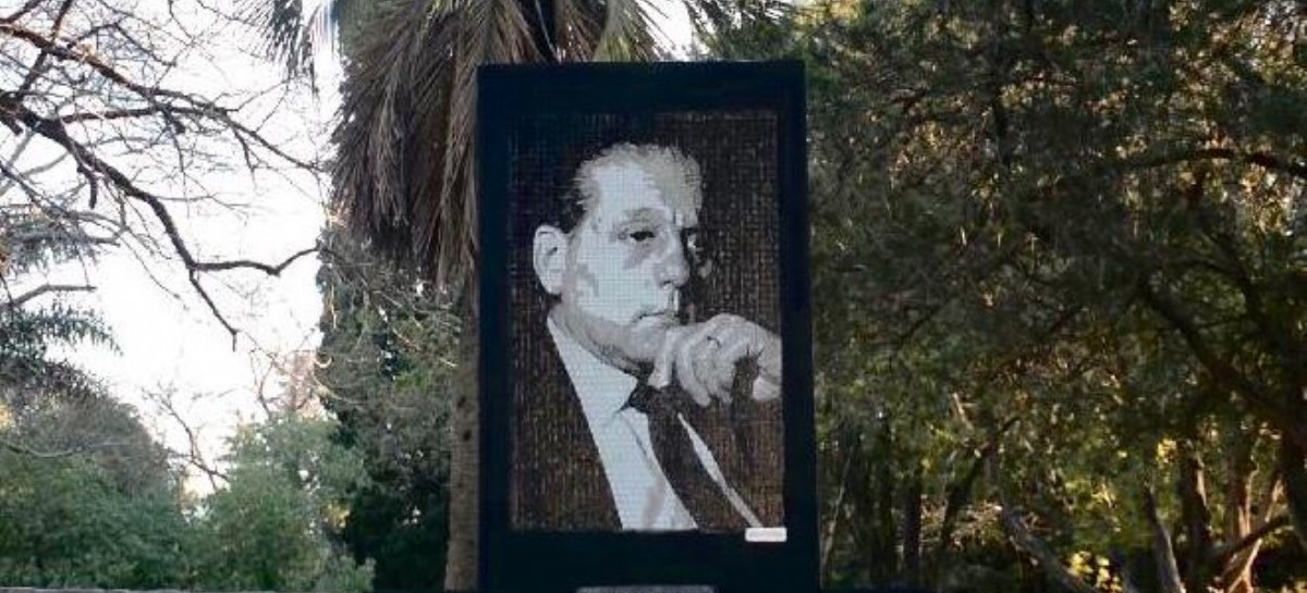 La Plata: inauguraron en el Paseo del Bosque un monumento en homenaje a René Favaloro
