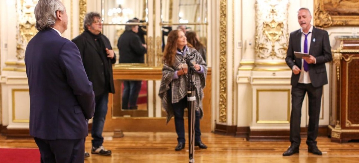 25 de Mayo en Casa Rosada: el presidente Fernández, junto a trabajadores esenciales en la Pandemia