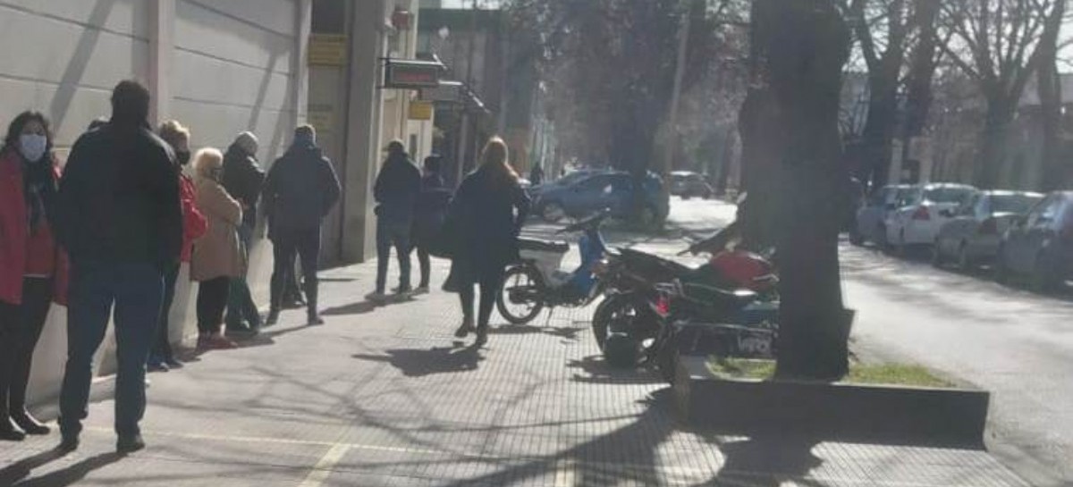 La Plata: ansiedad y riesgos en el ingreso a la sala del Bingo