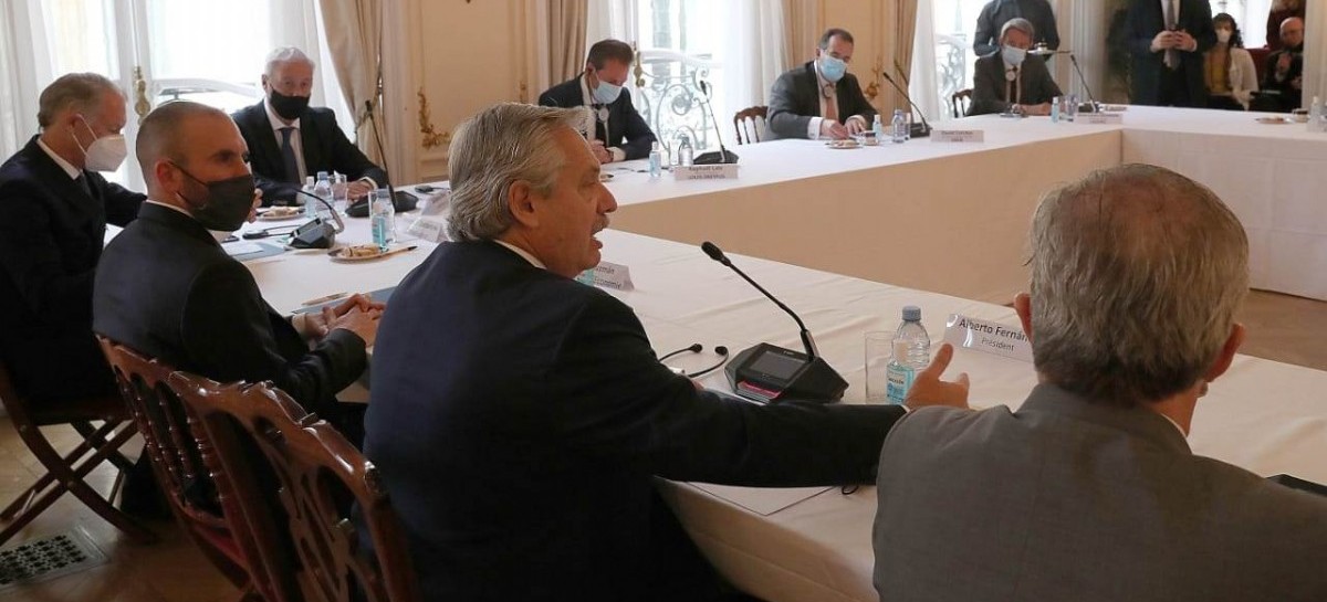 Gira europea: tras el apoyo de Francia, el presidente Fernández ya vuela con destino a Roma