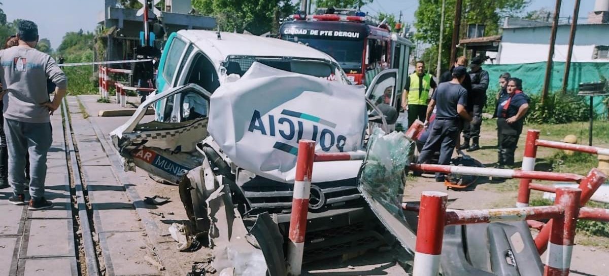 Pilar: dos policías bonaerenses se salvaron de milagro tras el choque de su camioneta con un tren