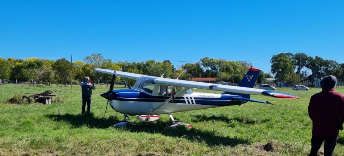 Una avioneta piloteada por un joven de 20 años aterrizó de emergencia en un campo de Los Hornos