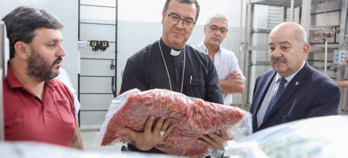 El Arzobispo de La Plata visitó la planta de alimentos deshidratados de la UNLP