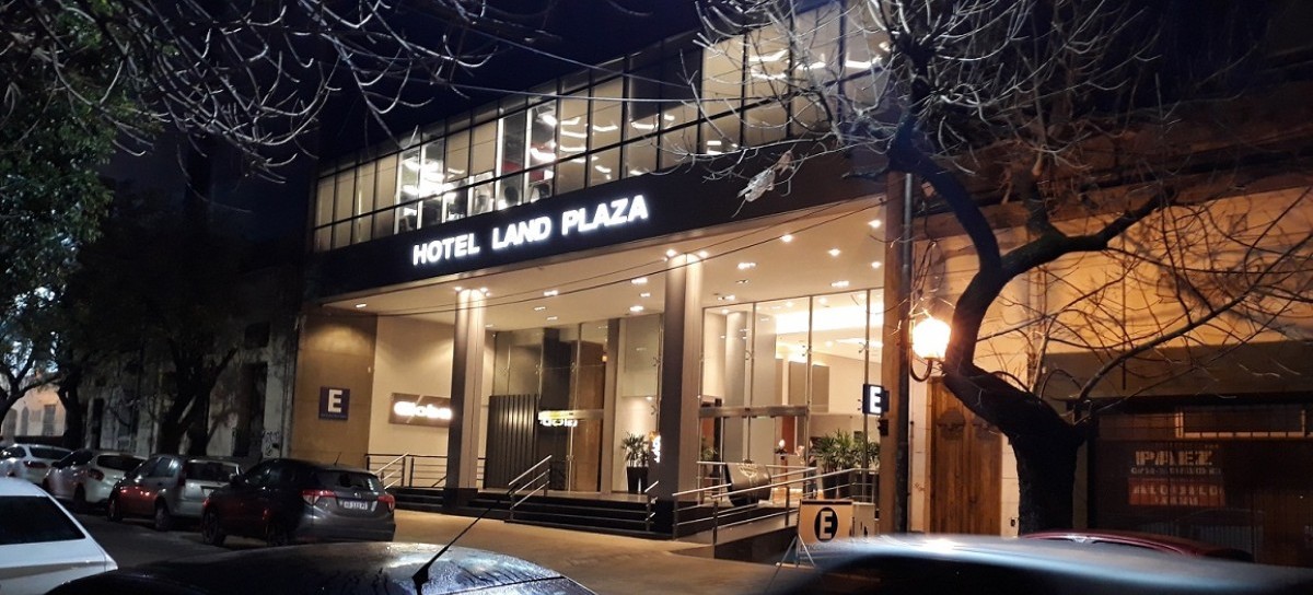 La Plata: la hotelería de lujo va en Boeing y la política de turismo municipal en una Carreta
