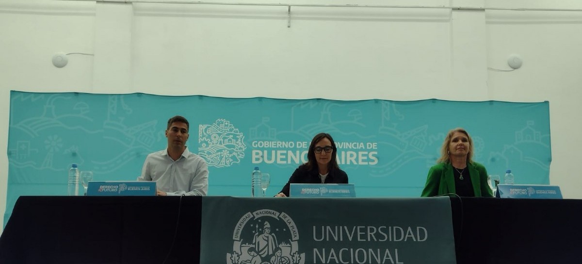 Jornadas "Derecho al Futuro, Derecho al Desarrollo" en la Facultad de Periodismo