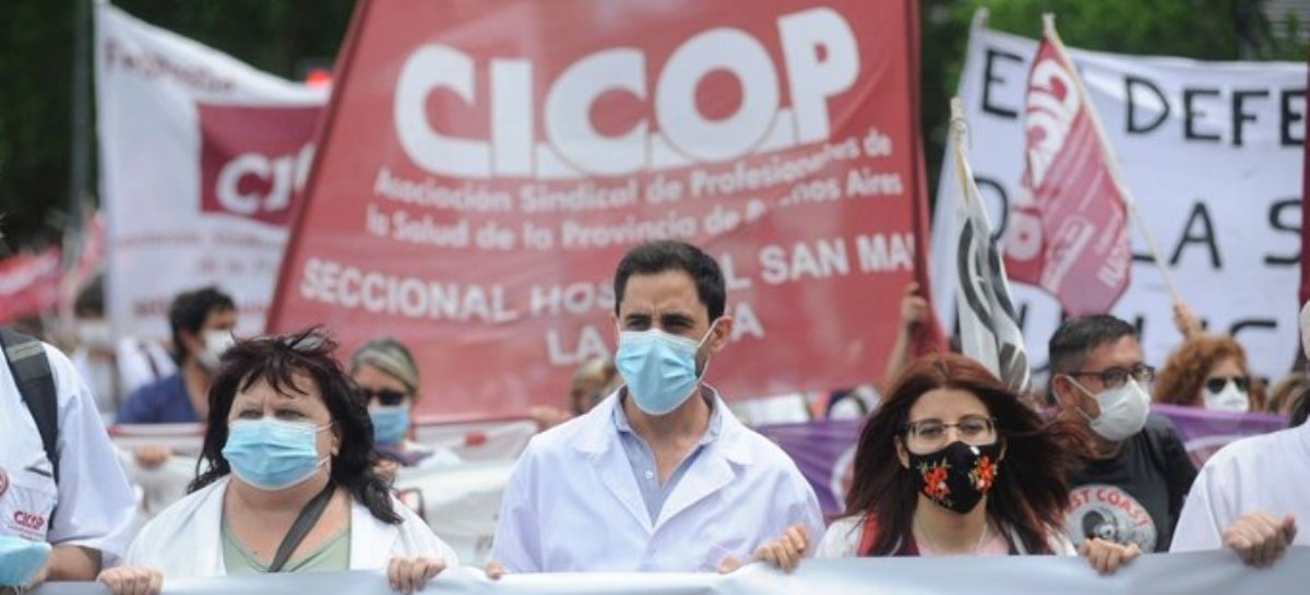 Con protestas en La Plata y el resto de la provincia, comenzó el paro de profesionales de medicina