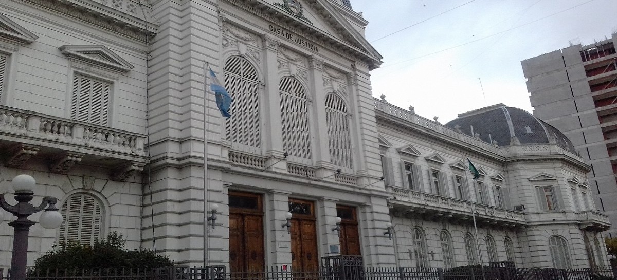 Ni el Palacio de Justicia bonaerense se salva del abandono: se cayó un cielorraso y unas luminarias