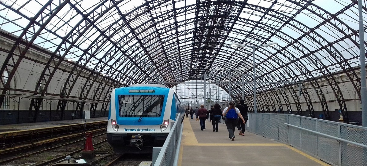 Tren Roca: funcionó con demoras tras amenazas de bomba en Constitución, Lanús y Termperley