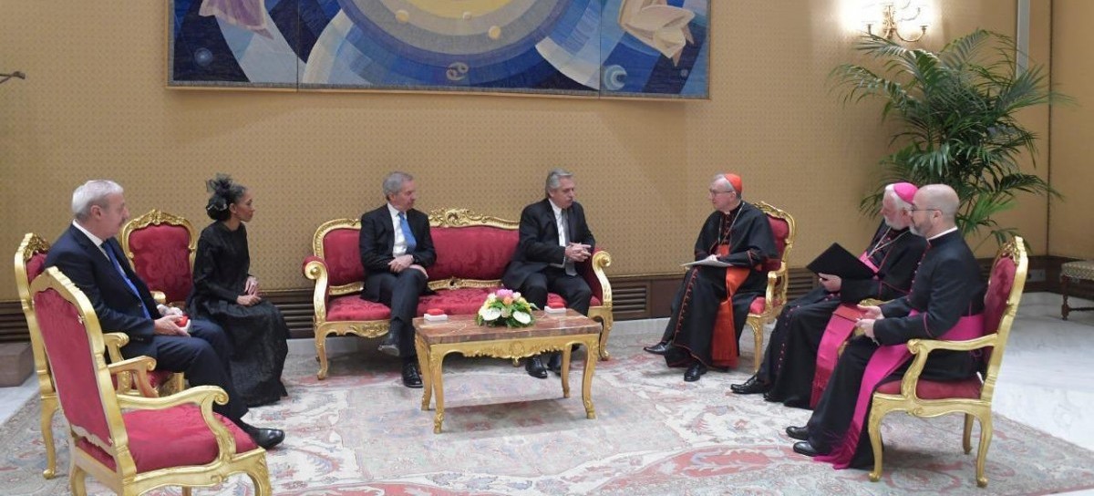 El presidente Fernández fue recibido por el Papa Francisco en el Vaticano