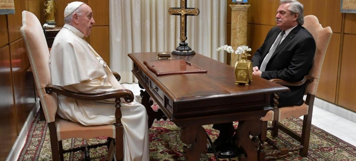 El presidente Fernández fue recibido por el Papa Francisco en el Vaticano