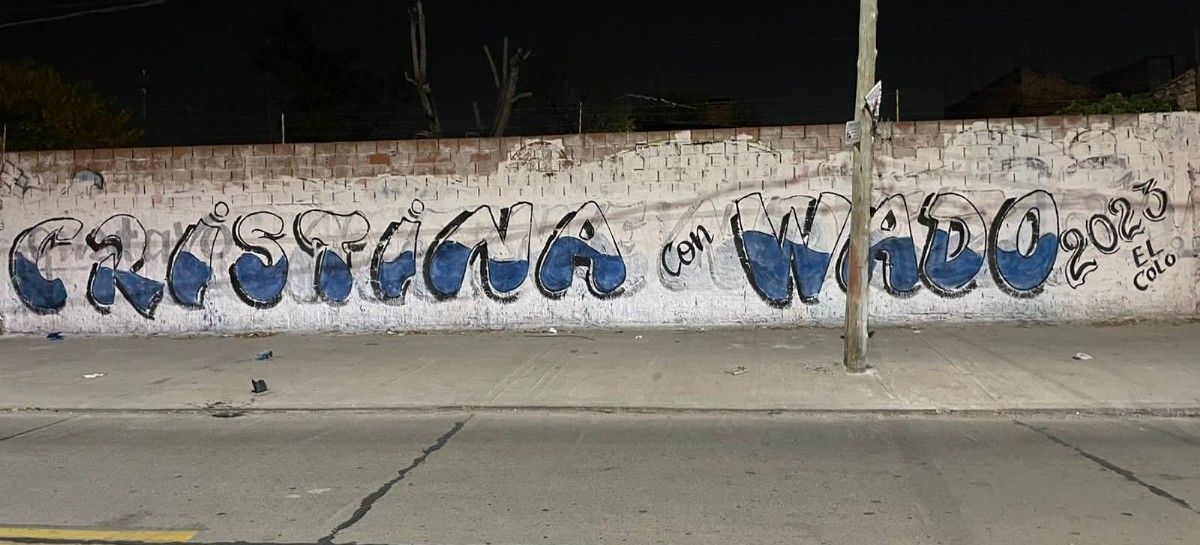 Tras la carta de renunciamiento de CFK, se vieron pintadas del ministro De Pedro en el Conurbano