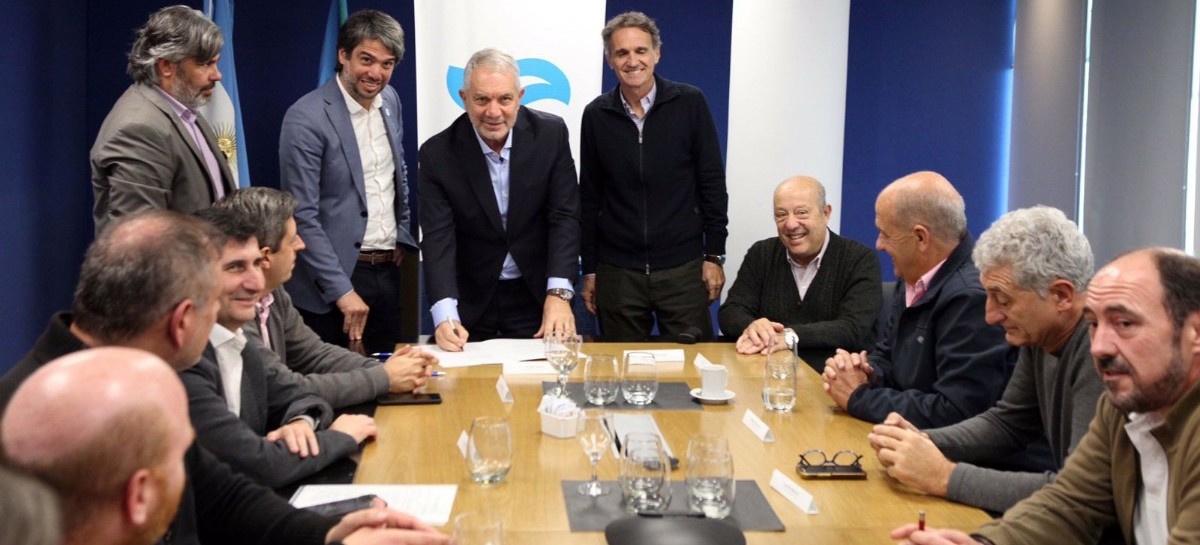 El Gobierno bonaerense y el de La Plata acordaron obras para mejorar el servicio de agua potable