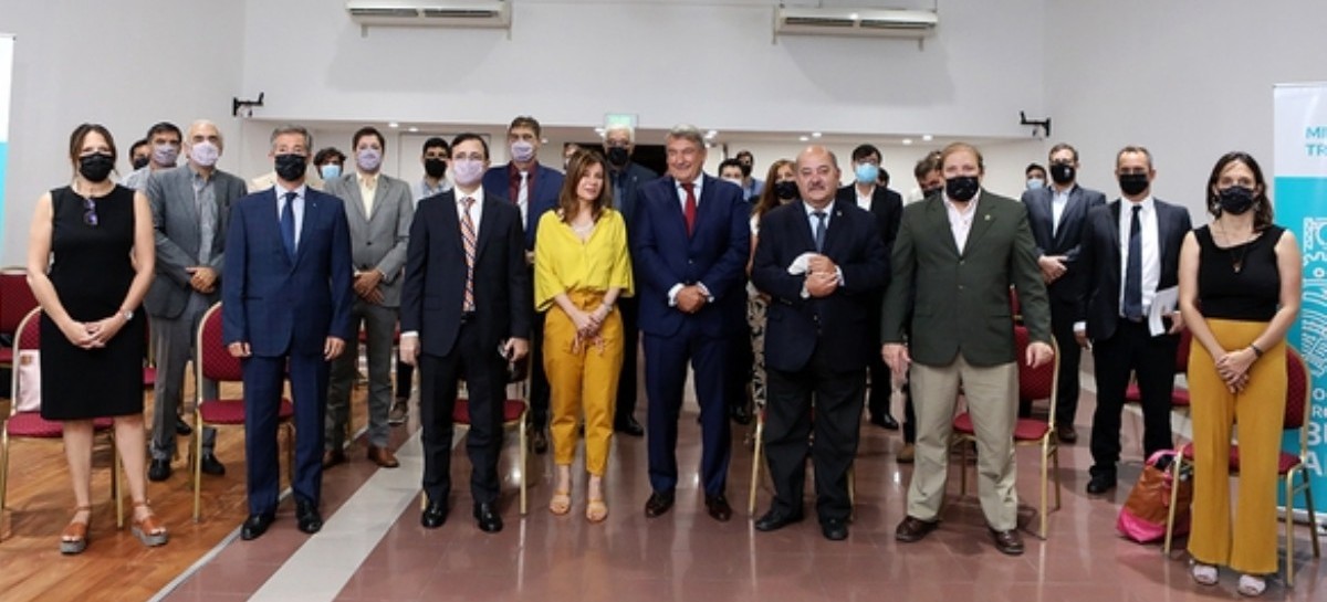 La UNLP y el ministerio de Transporte firmaron el convenio para el boleto educativo gratuito