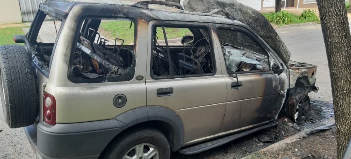 Con muchas dudas de los vecinos de las víctimas, denuncian el retorno de "quemacoches" en La Plata