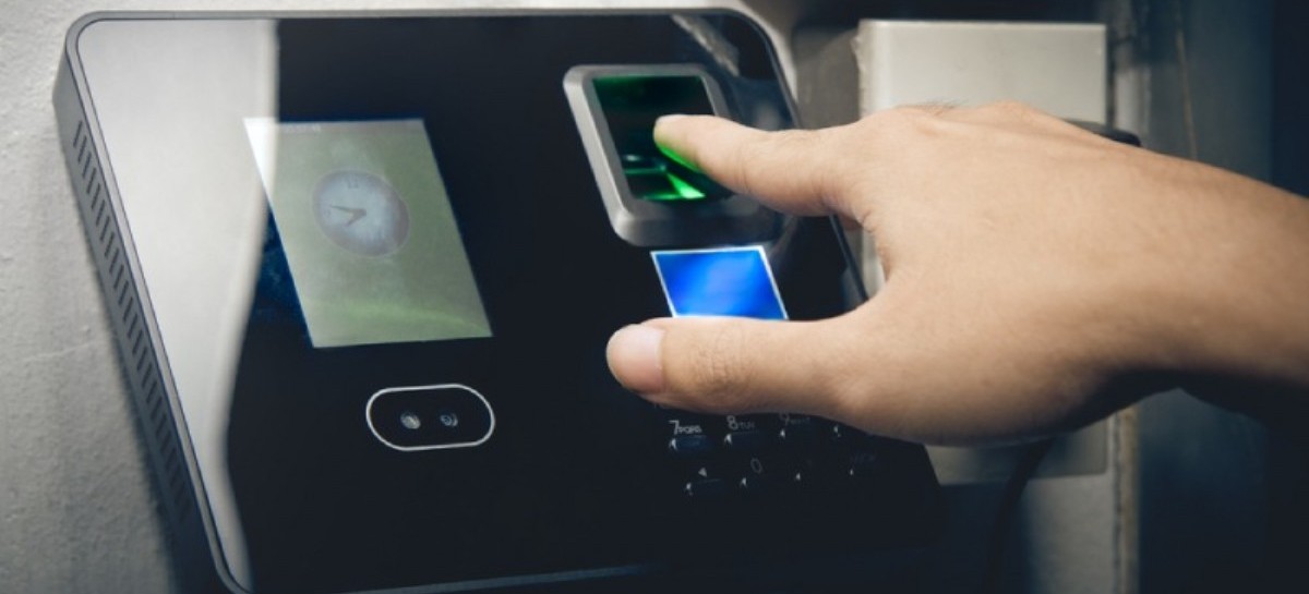 El municipio de La Plata evalúa aplicar el ingreso biométrico para controlar a su personal