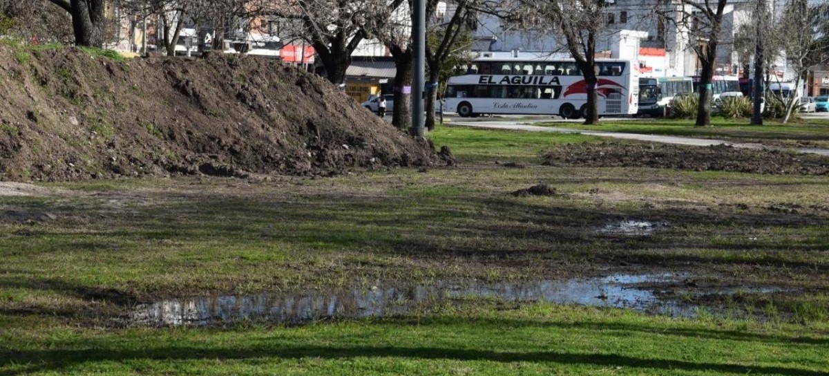 La Plata: Un relevamiento vecinal comprobó daños con cemento en la rambla de las Avenidas 32 y 532