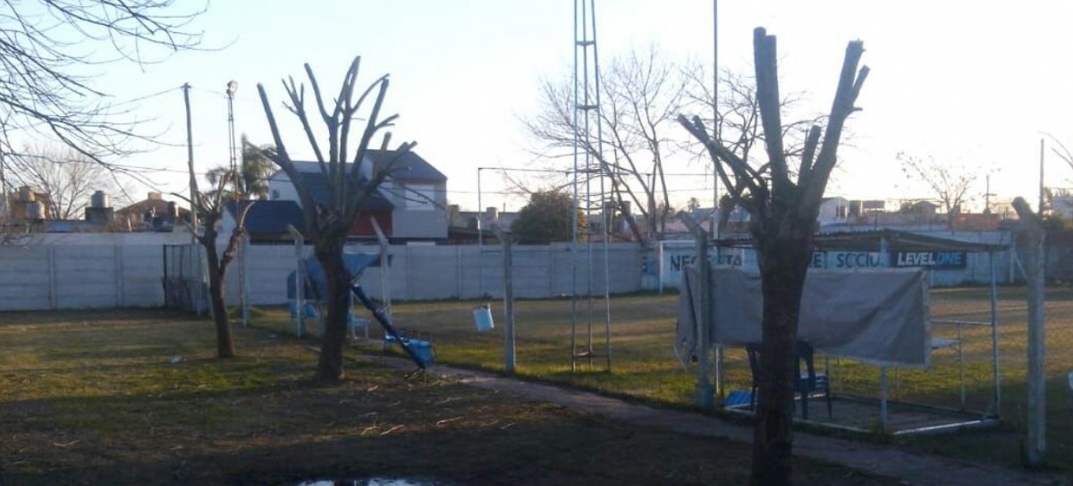 Flamante gestión comenzó a reparar el estadio del Club Villa San Carlos de Berisso