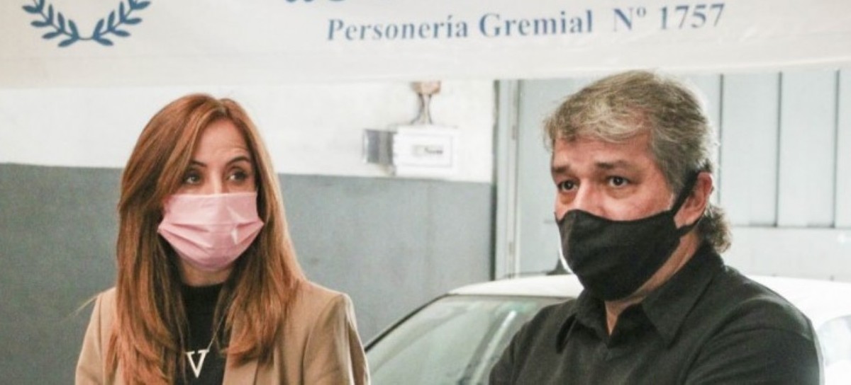 Una funcionaria nacional firmó un convenio con taxistas y remiseros y reavivó disputas sindicales
