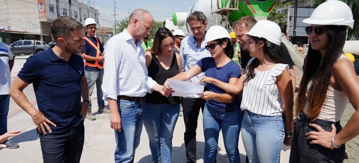 Lomas de Zamora: Insaurralde y Katopodis supervisaron obras de repavimentación en dos barrios