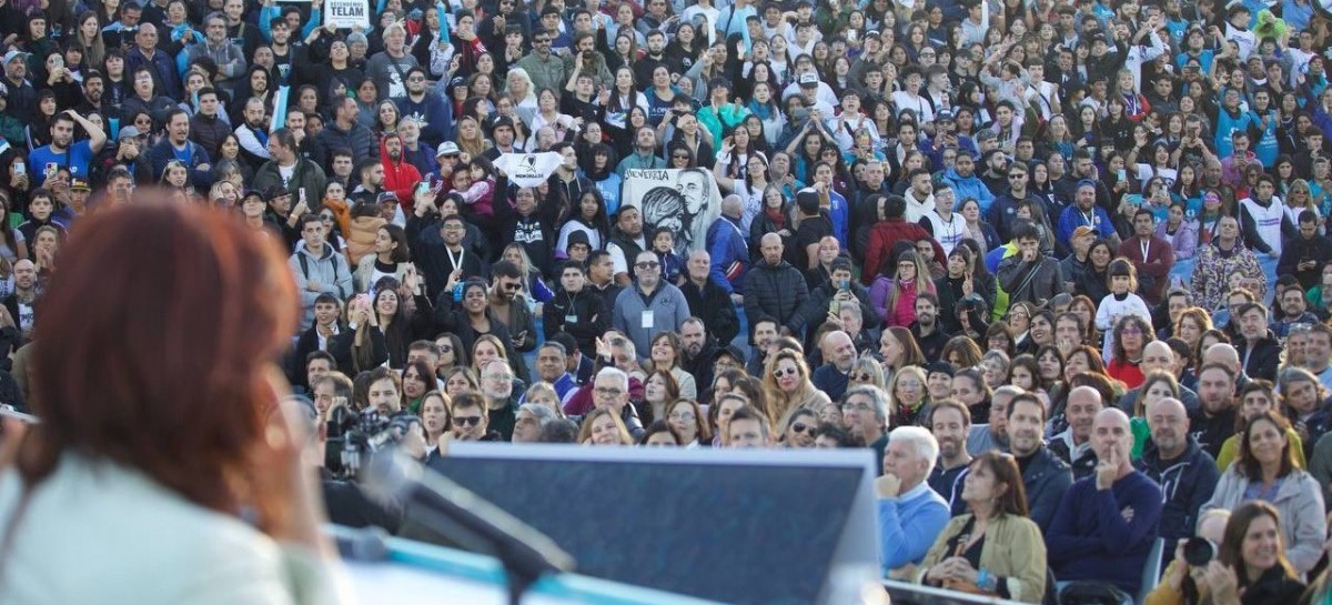 Reapareció Cristina Kirchner en un acto y criticó a Javier Milei, quien le respondió al instante