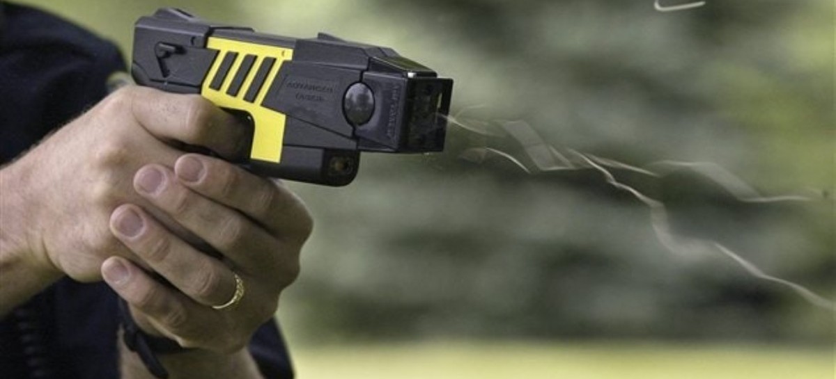 Las pistolas Taser, eje de una nueva disputa de Sergio Berni con intendentes de Juntos por el Cambio