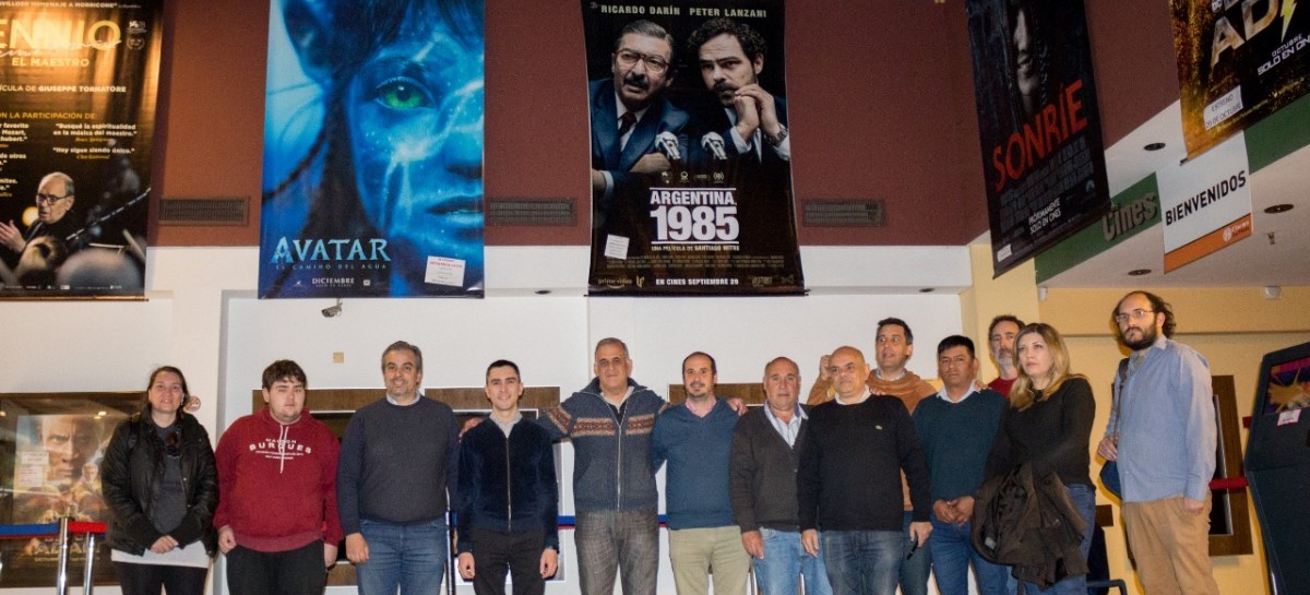 Una película sirvió como excusa para reunir a distintos espacios políticos platenses