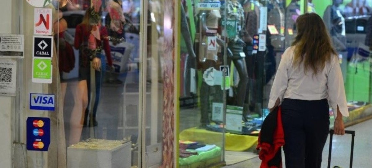 Las ventas en comercios minoristas cayeron 0,9% durante febrero
