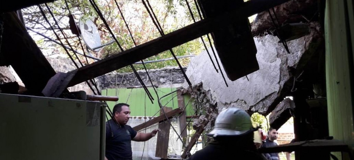Se le desplomó el techo de su casa y pide ayuda, pero los Gobiernos de Cambiemos dicen que no pueden